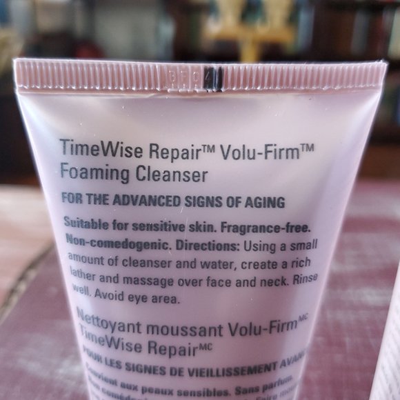 Mary KayTimeWise Repair Volu-Firm Foaming Cleanser - Picture 5 of 6
